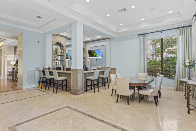 Building Photo - 630 S Sapodilla Ave