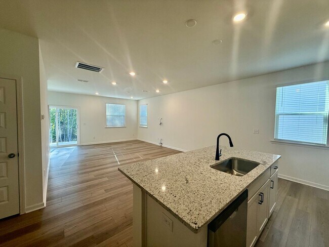 Building Photo - Three bedroom, 2.5 bath townhome in Mebane...