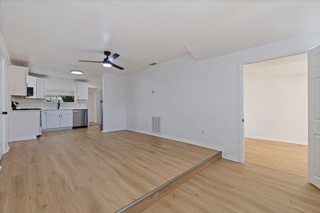 Building Photo - 2710 22nd Ave S