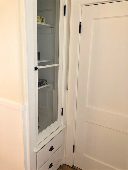 Building Photo - 168 Bremer St