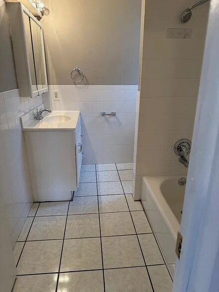 Building Photo - 23 Florence Tollgate Pl