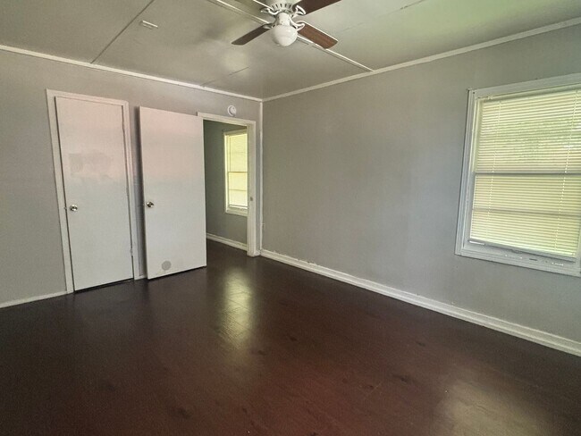 Building Photo - 1452 Woody Dr