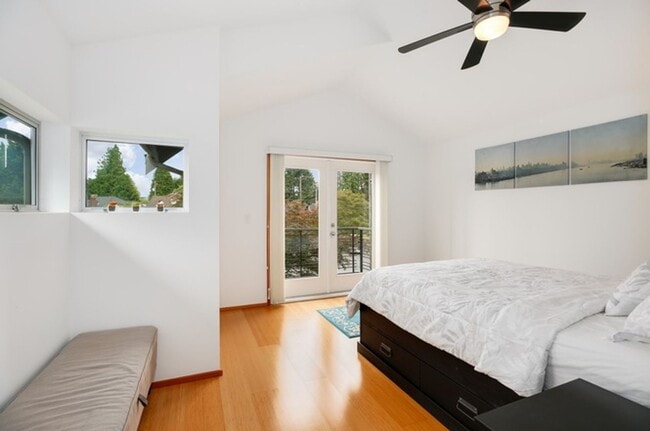 Building Photo - Stunning Modern 3 Bed / 2.5 Bath Townhome in Beautiful Maple Leaf Neighborhood