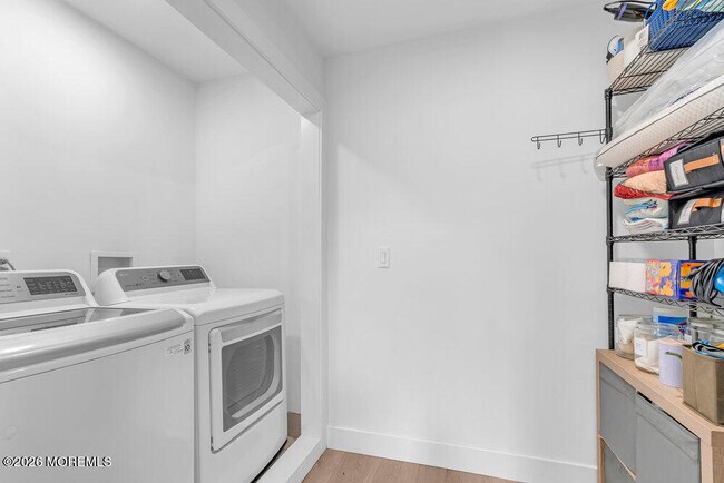 Building Photo - 17 Woods End Rd