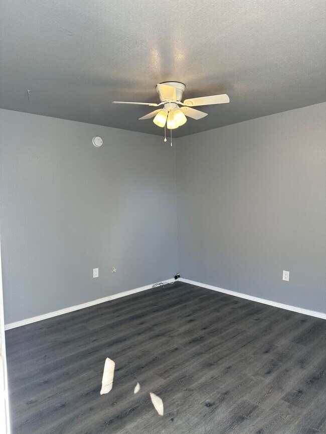 Building Photo - 1277 Jelso Ave