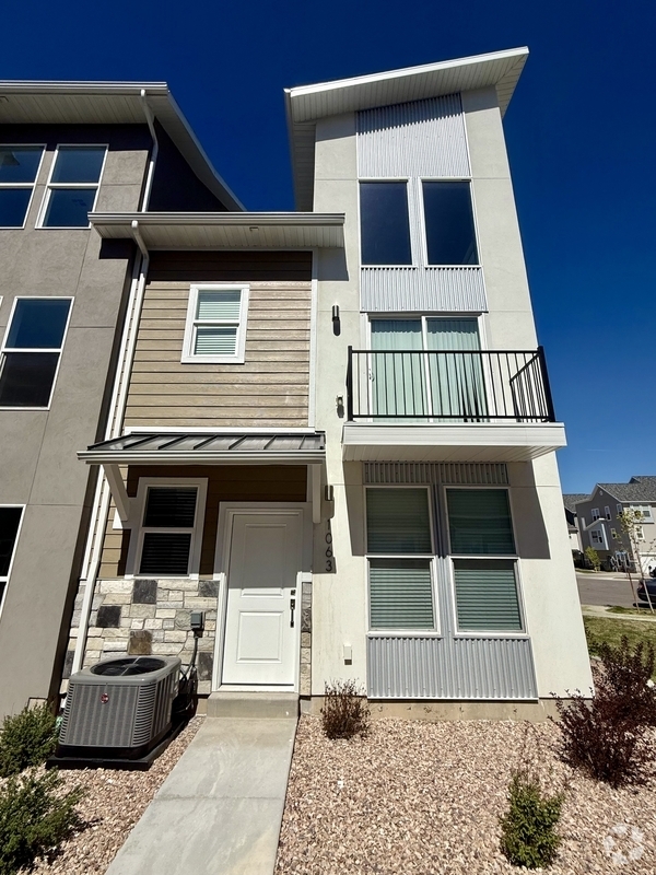Building Photo - 1063 S 2760 E
