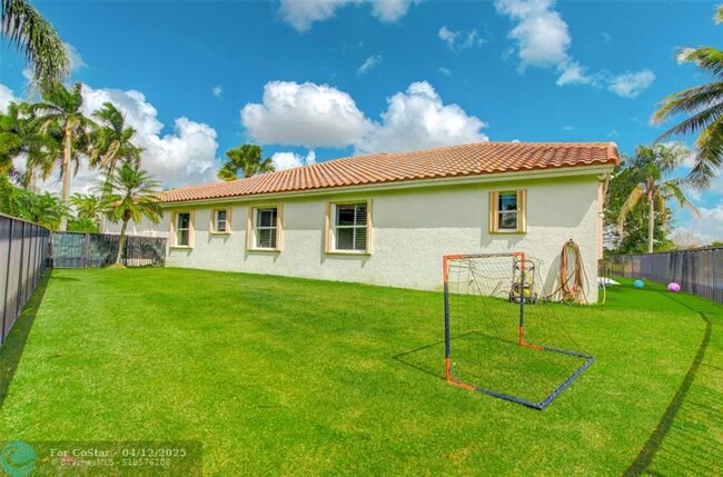 Building Photo - 2563 Jardin Ln