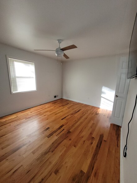 Building Photo - 814 Whitehall Dr