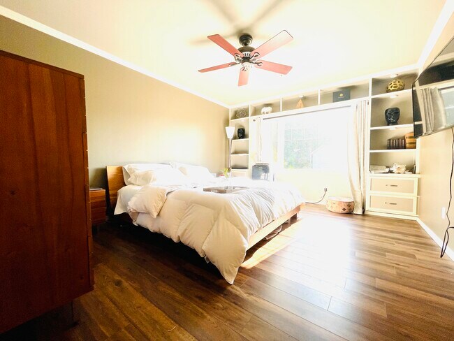 Building Photo - 16815 6th Ave W