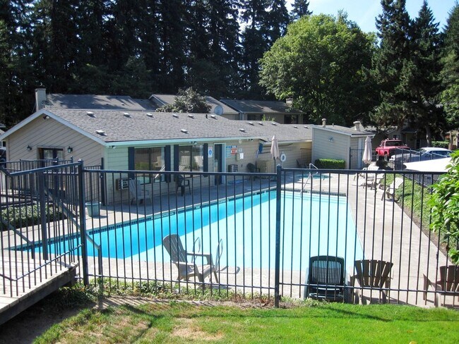 Building Photo - *$1,000 off second full month of rent!* Wonderful Wilsonville Townhouse