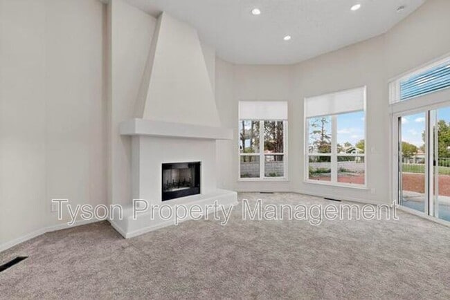 Building Photo - 11509 Woodmar Ln NE