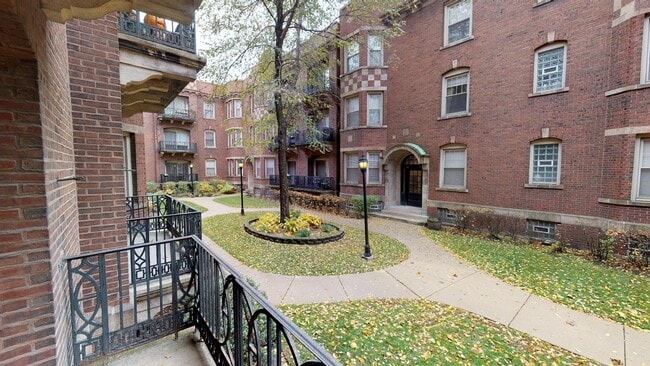 Building Photo - 5327 S Harper Ave