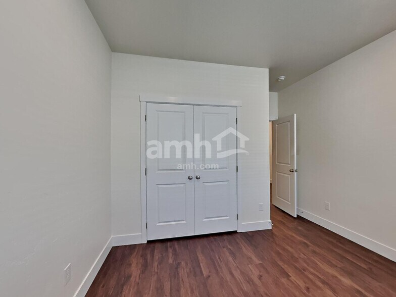 Building Photo - 9444 W Shumard St
