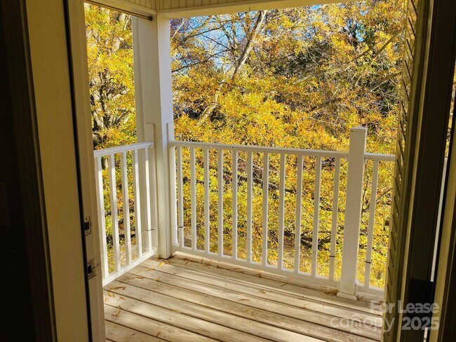 Building Photo - 17905 Delmas Dr