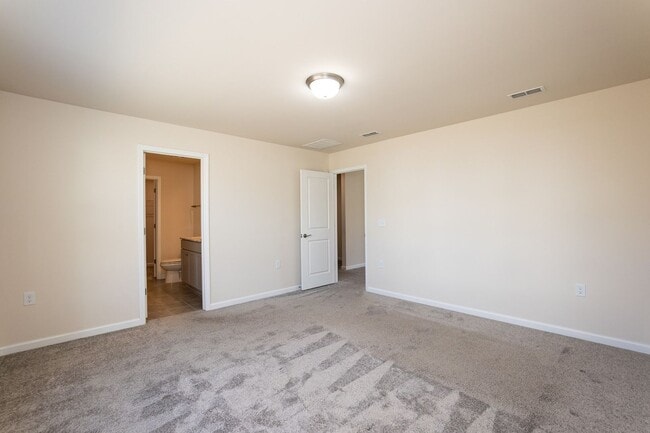 Building Photo - Move In Ready Three Bedroom Home!