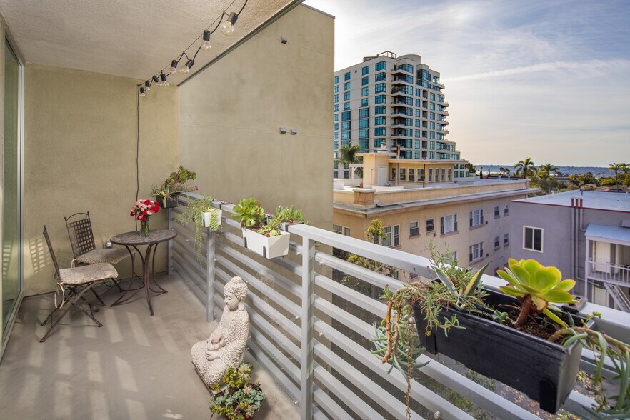 Big Balcony with Sunset Views - 3100 6th Ave