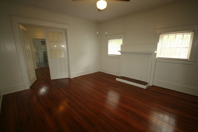 Building Photo - Adorable Bungalow Home in Old West Durham ...