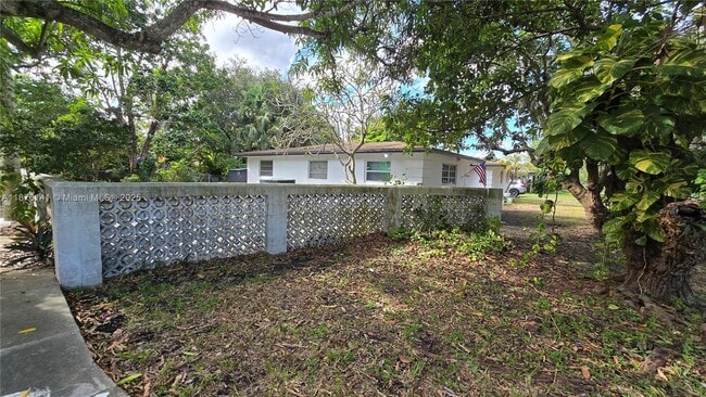 Building Photo - 15120 SW 87th Ave