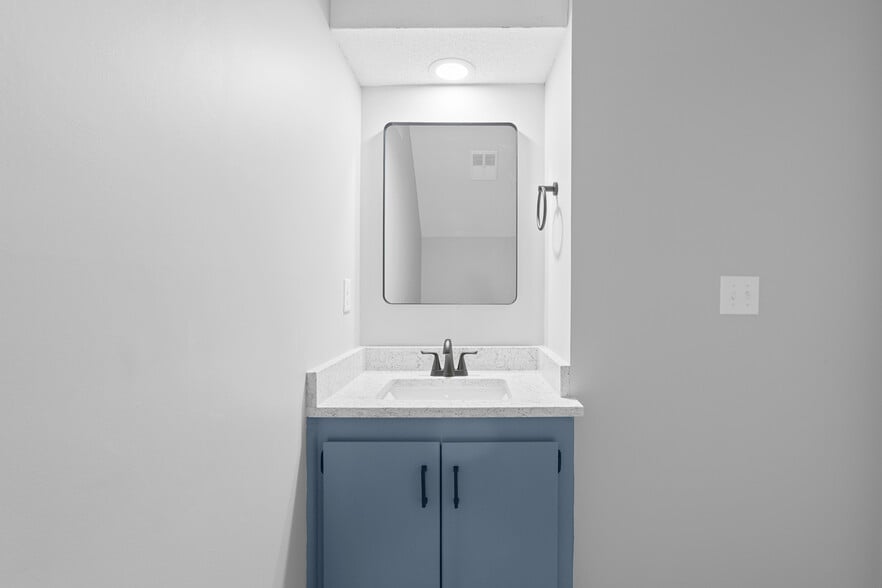 Half Bath - 22 Maplecrest Dr