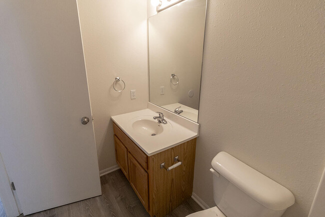 Building Photo - 5000 Derby Ridge Dr