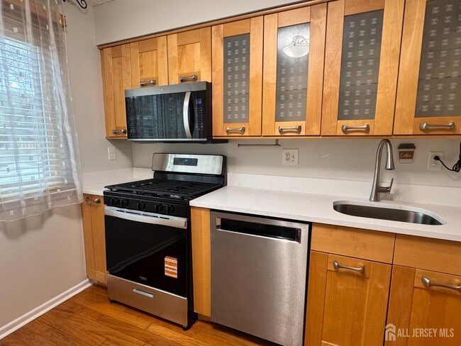 Building Photo - 60 Hampshire Dr