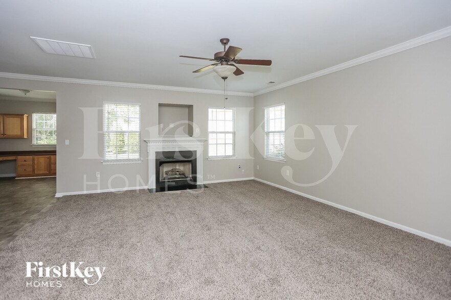 Building Photo - 2300 Silver Run Dr