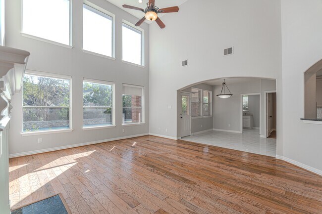 Building Photo - 63 W Artist Grove Pl