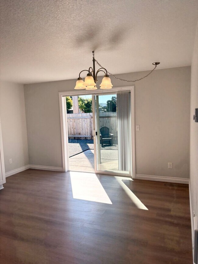 Building Photo - HALF MONTH FREE OF RENT Beautifully Remode...