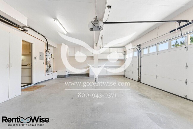 Building Photo - 406 Grenadine Way