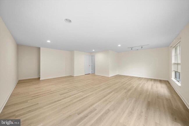 Building Photo - 44226 Mossy Brook Square