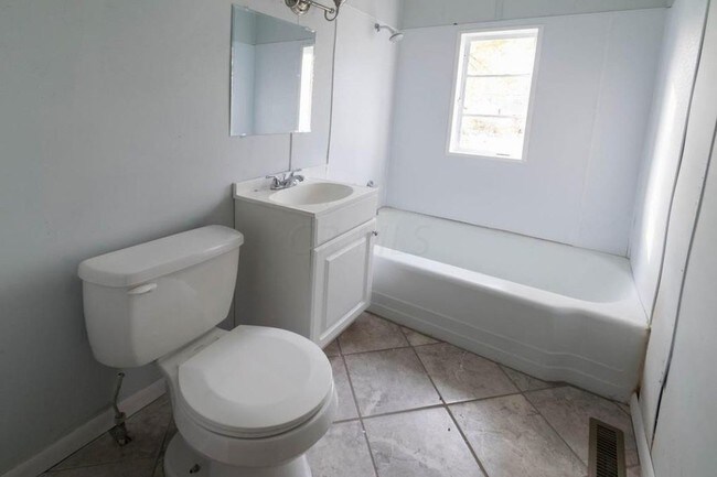 Building Photo - 2235 Hamilton Ave