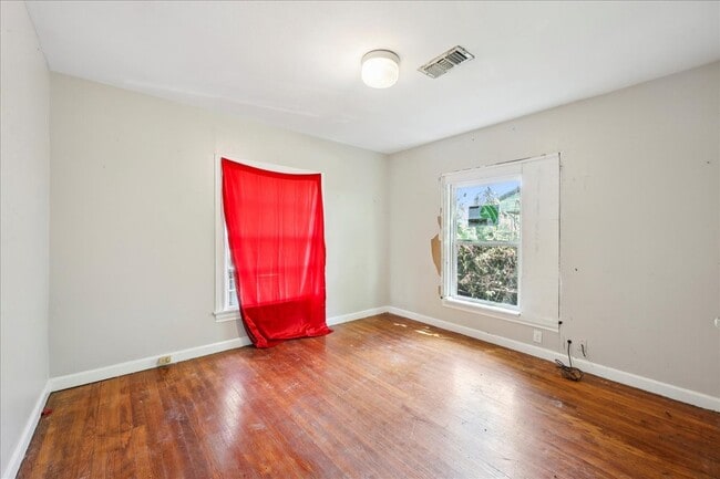 Building Photo - 4020 Ector Ave