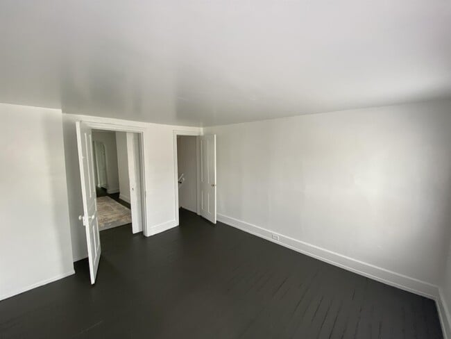 Building Photo - 338 S Sherman St