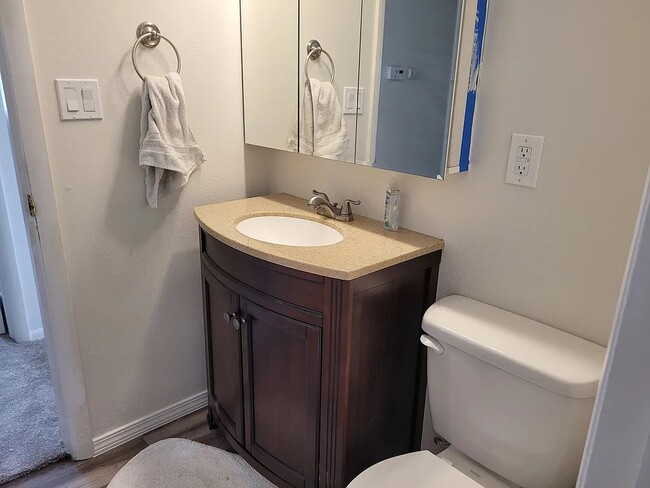 Building Photo - 6181 W Alder Ave