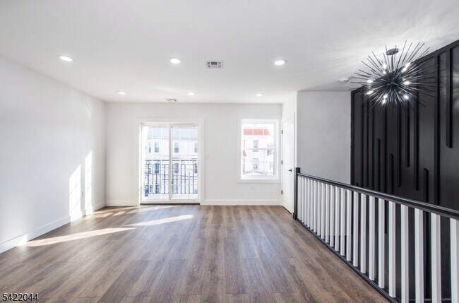 Building Photo - 227 21st St