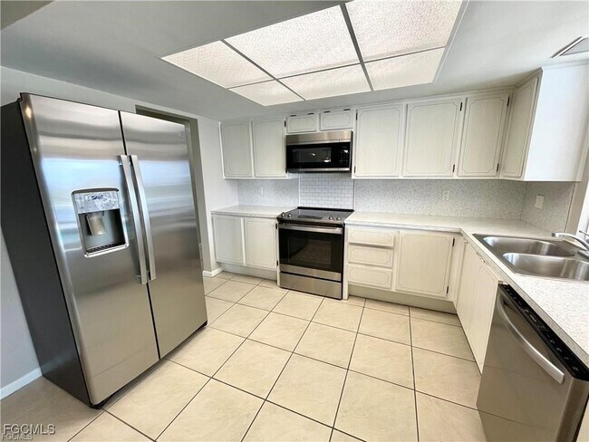 Building Photo - 5330 Majestic Ct