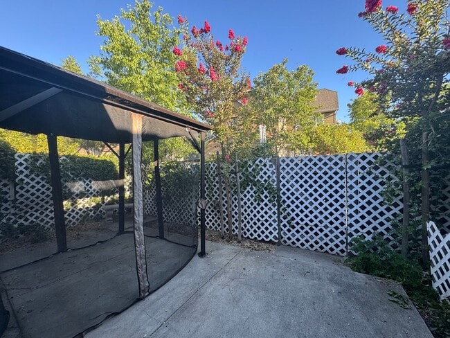 Building Photo - Stylish Single-Story 3 Bed 2 Bath Home For...