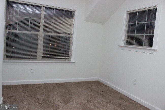 Building Photo - 8289 Glade Bank Dr