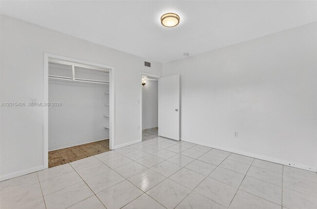 Building Photo - 1401 NE 200th Terrace