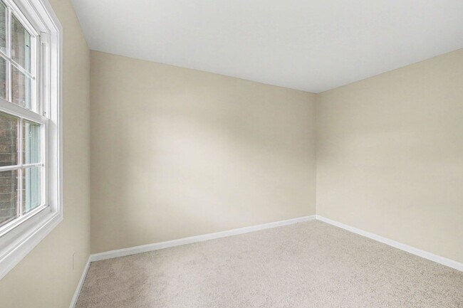 Building Photo - Updated 2BR Townhome Minutes from Central Park & Mary Washington Hospital!