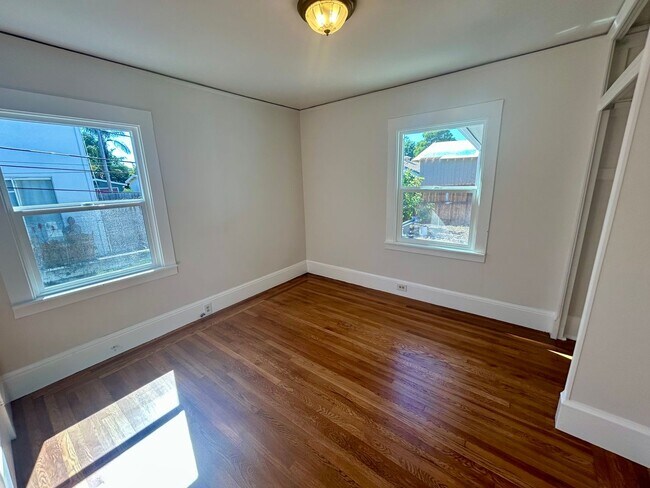 Building Photo - 710 Grove Way