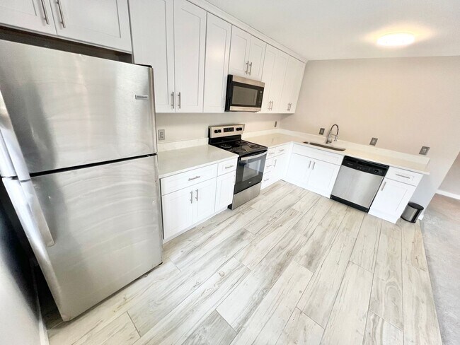 Building Photo - Meridian Apartments Your Gateway to Everything in Hampton Roads