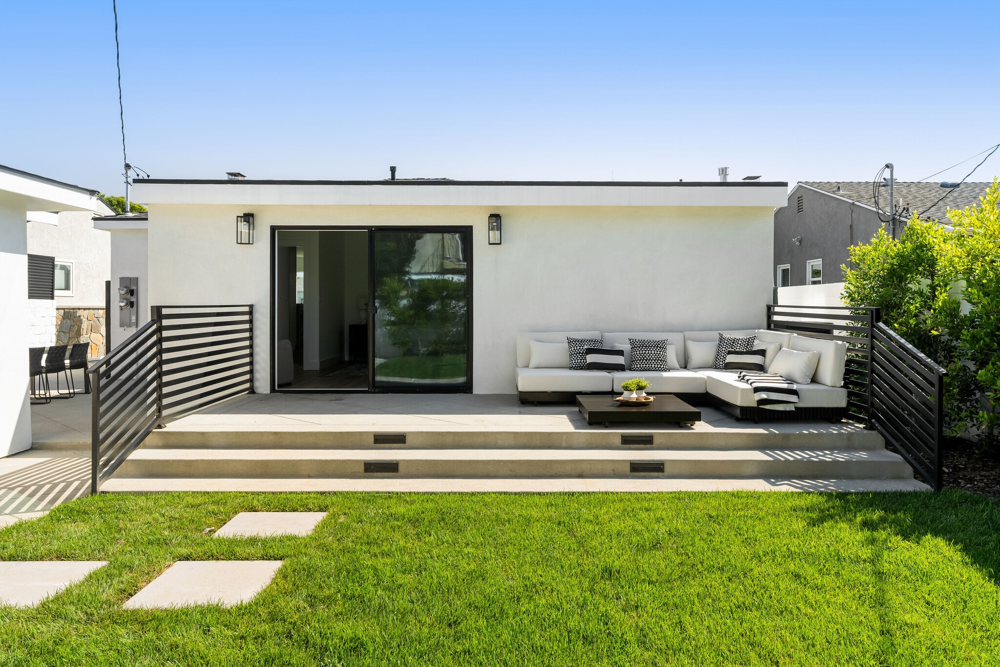 Building Photo - 6525 W 85th St