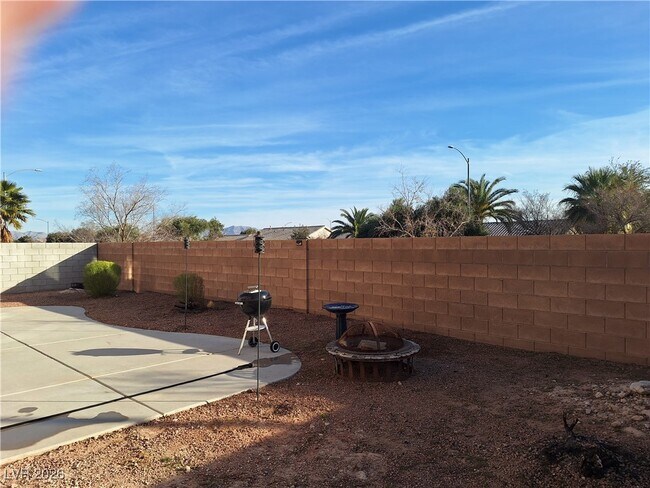 Building Photo - 1025 Jewel Springs Ln