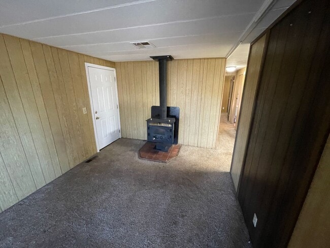 Building Photo - 2 Bedroom one bath Manufactured home on Cul De Sac