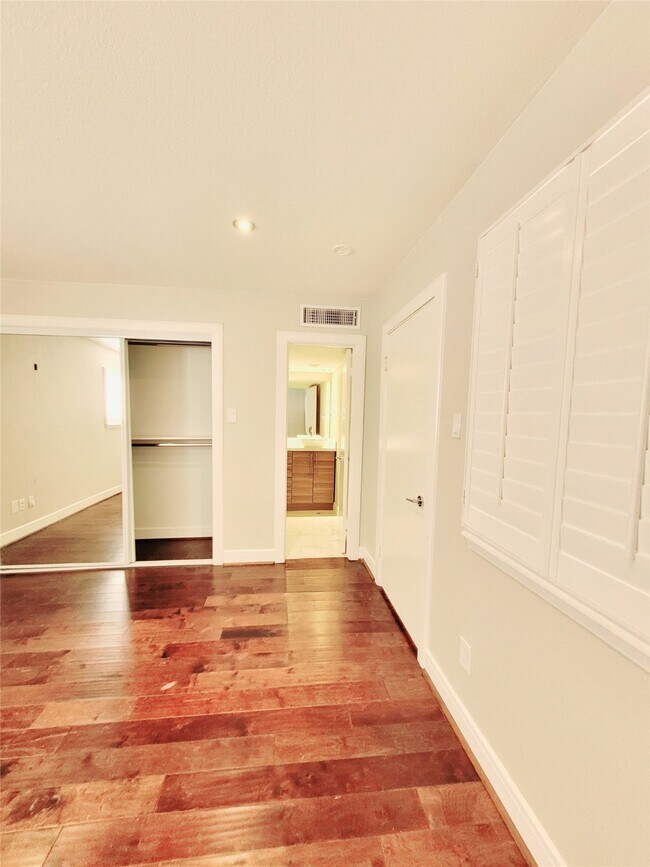 Building Photo - 1114 Augusta Dr