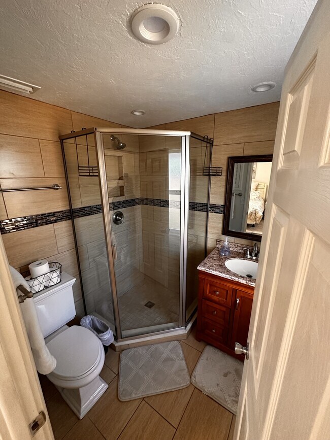 Building Photo - 1129 Riviera St