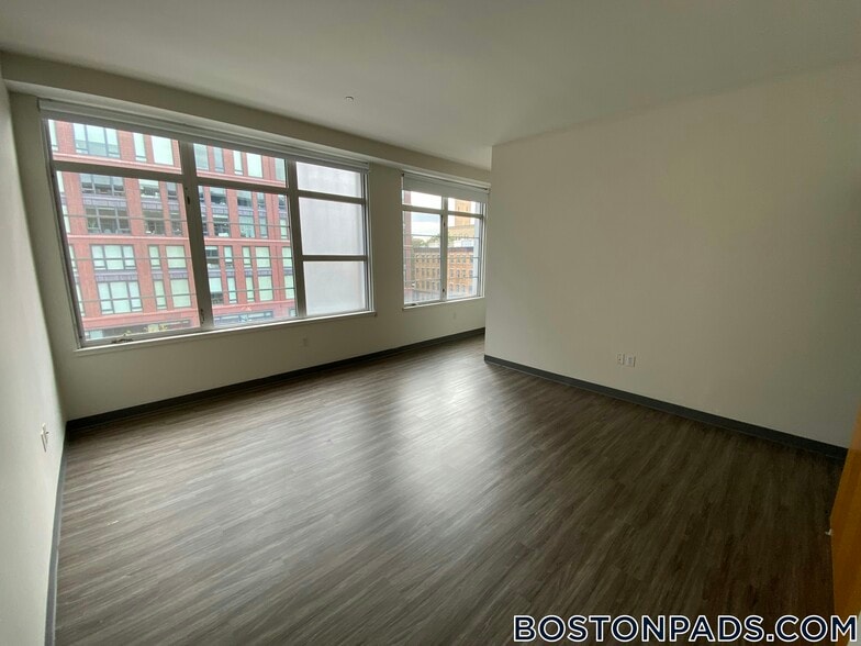 Building Photo - 160 E Berkeley St