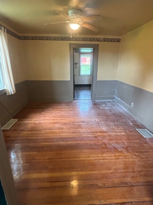 Building Photo - 106 E Sevier Ave
