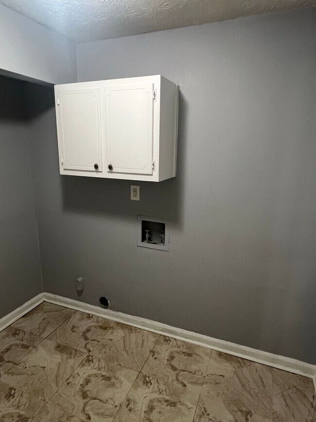 Building Photo - Huge 5 bedroom home in Lawrenceville NOW READY!